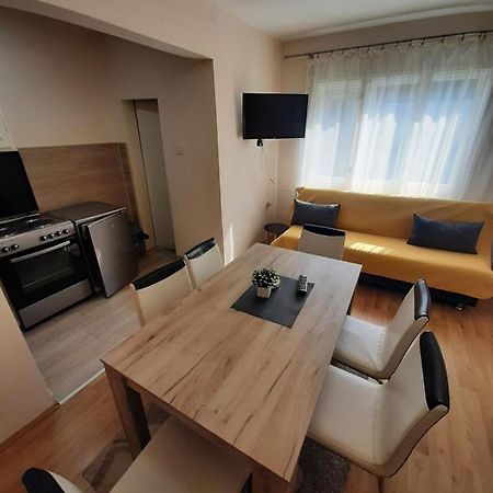 Haus Apartman Zajecar M&L Exteriör bild