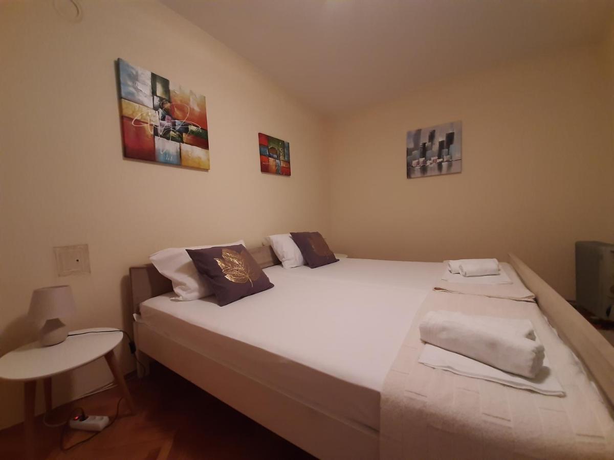 Haus Apartman Zajecar M&L Exteriör bild