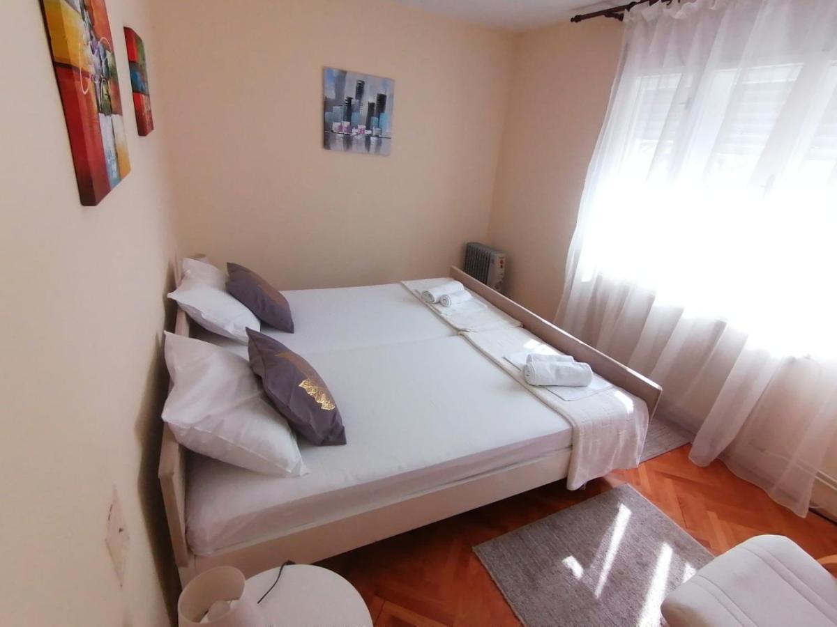 Haus Apartman Zajecar M&L Exteriör bild