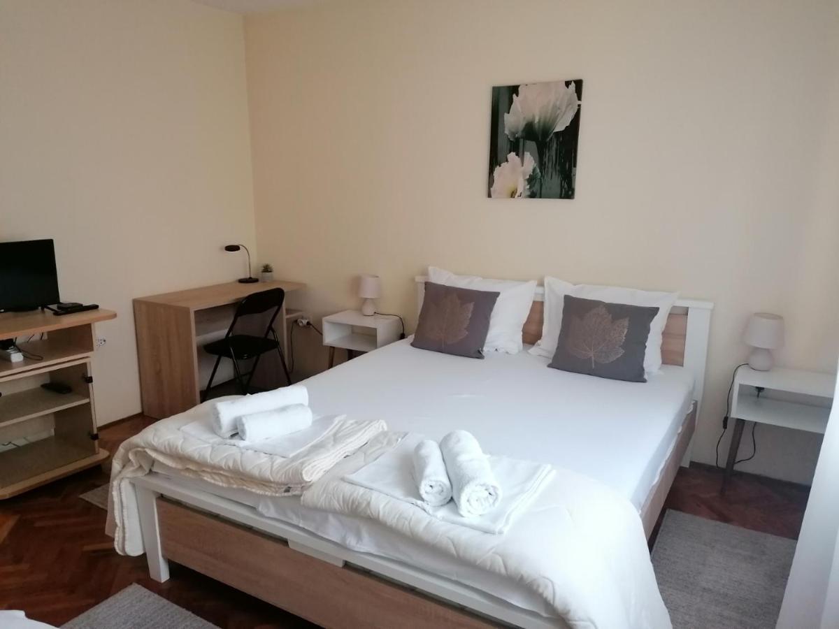 Haus Apartman Zajecar M&L Exteriör bild