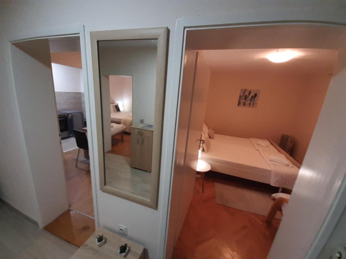 Haus Apartman Zajecar M&L Exteriör bild