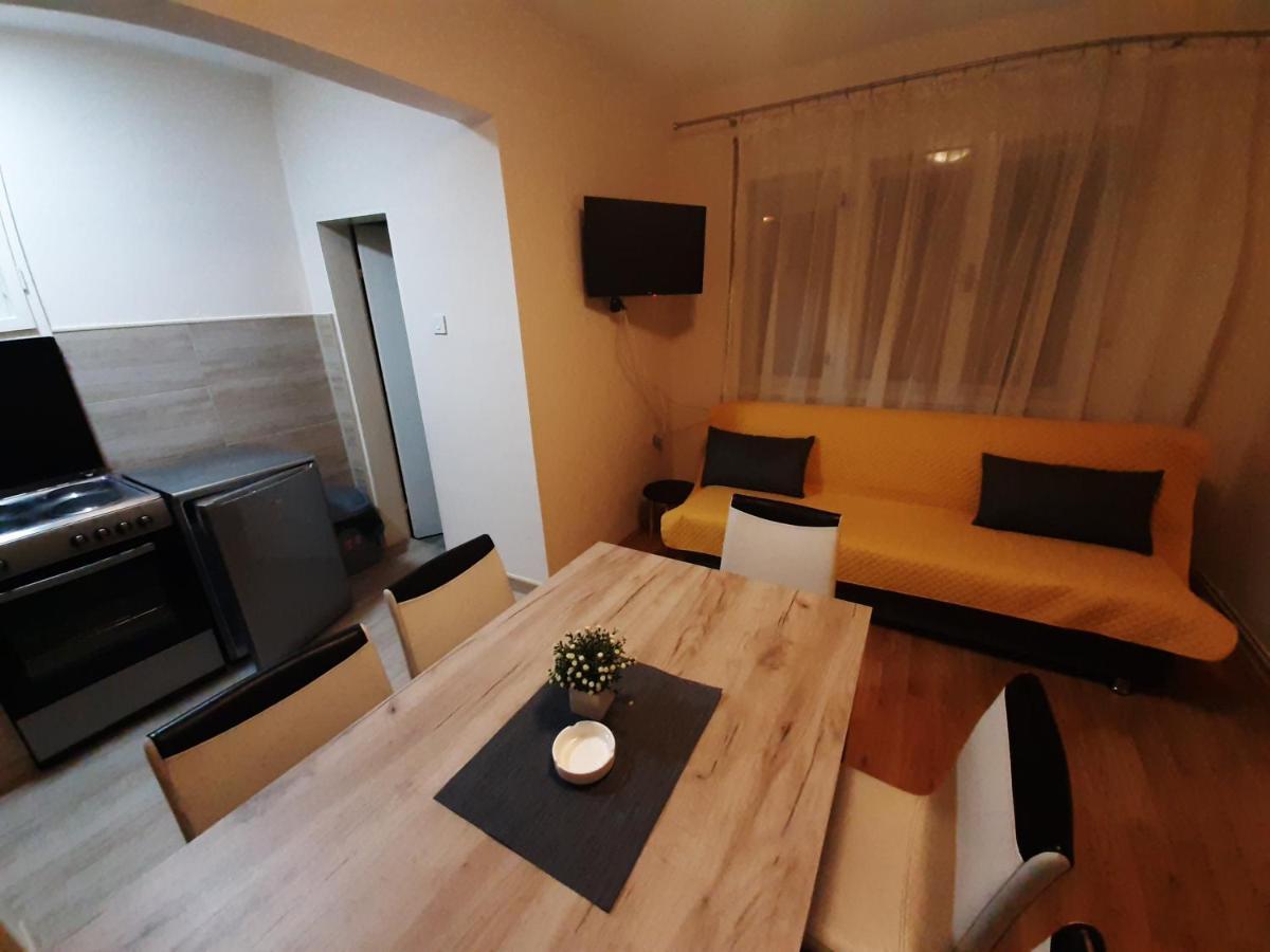 Haus Apartman Zajecar M&L Exteriör bild