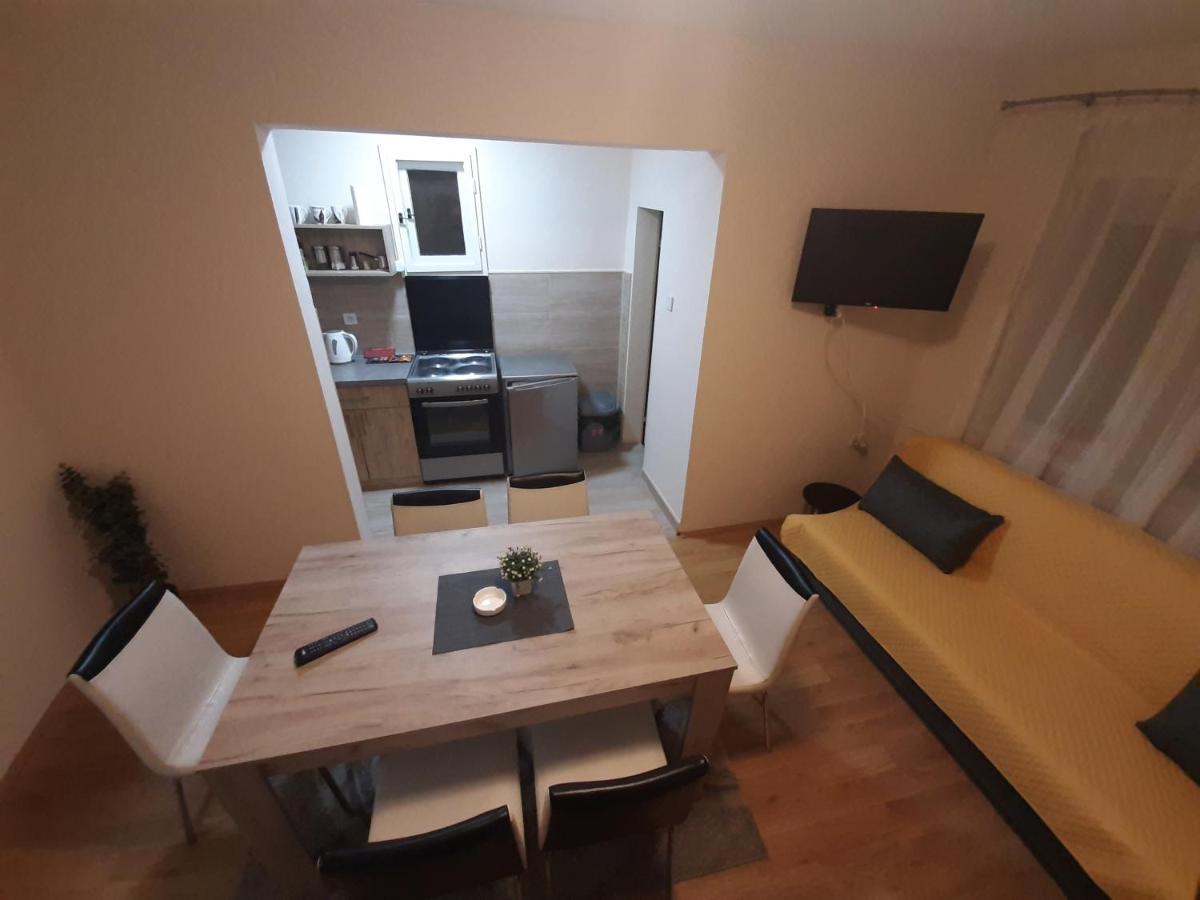 Haus Apartman Zajecar M&L Exteriör bild