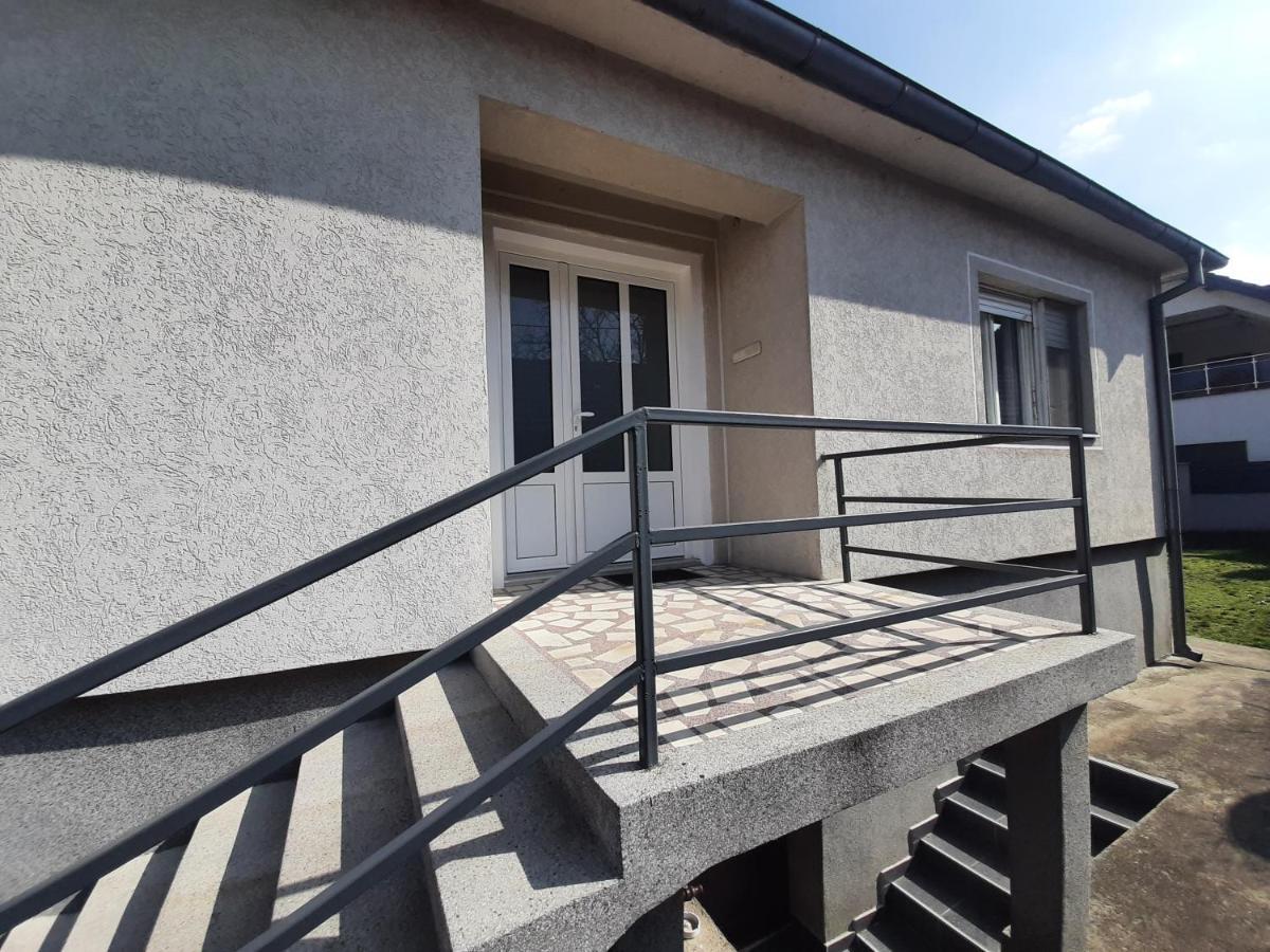 Haus Apartman Zajecar M&L Exteriör bild