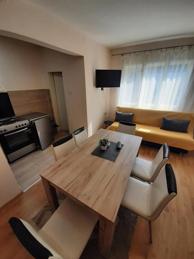 Haus Apartman Zajecar M&L Exteriör bild