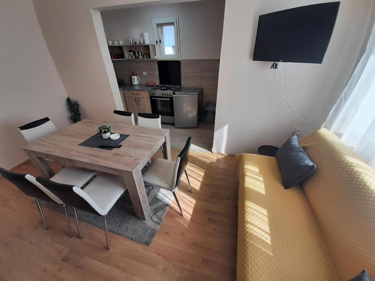 Haus Apartman Zajecar M&L Exteriör bild