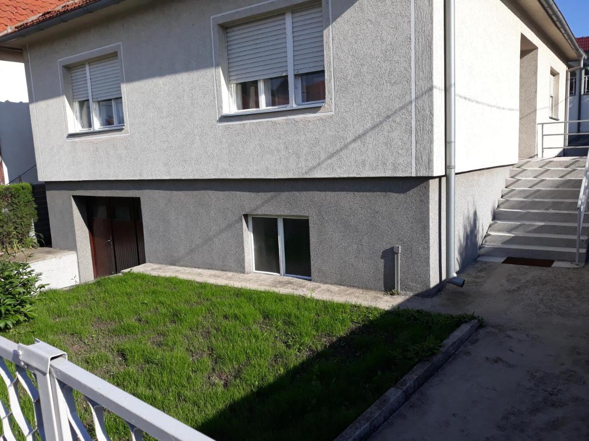 Haus Apartman Zajecar M&L Exteriör bild